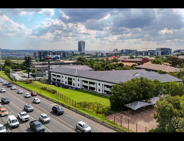 3,817M² OFFICE TO LET IN VORNA VALLEY